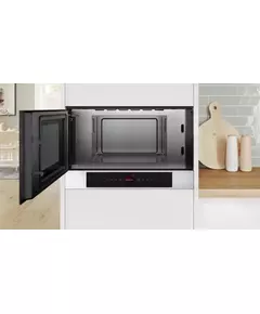 Купить Встраиваемая микроволновая печь BOSCH BFL7221W1 21л. 900Вт белый, изображение 2 в компании Зеон