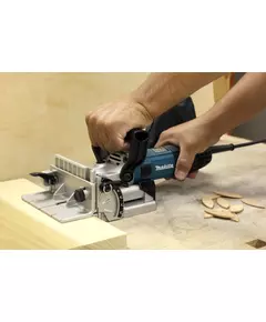 Купить Фрезер Makita PJ7000J 710Вт 11000об/мин макс.ход 20мм, изображение 3 в компании Зеон