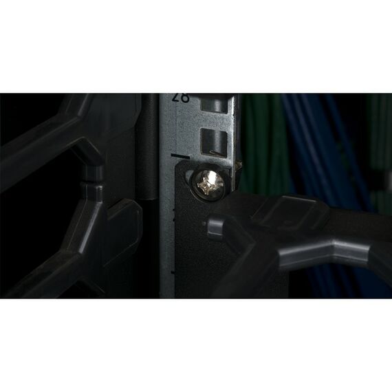 Кабельный органайзер Nikomax NMC-OP100CF-1U-BK 19", 1U, полезная глубина 100 мм, металлический, с пластиковыми пальцами, с крышкой, черный фотографии