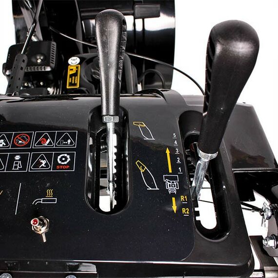 Снегоуборочные, подметальные машины: Снегоотбрасыватель Champion ST 662E 6.5 л.с./61см, 6F/2R, колеса, 3.6л, 80.5кг, эл.стартер, фары, обогрев рук фотографии