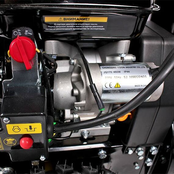 Снегоуборочные, подметальные машины: Снегоотбрасыватель Champion ST 662E 6.5 л.с./61см, 6F/2R, колеса, 3.6л, 80.5кг, эл.стартер, фары, обогрев рук фотографии