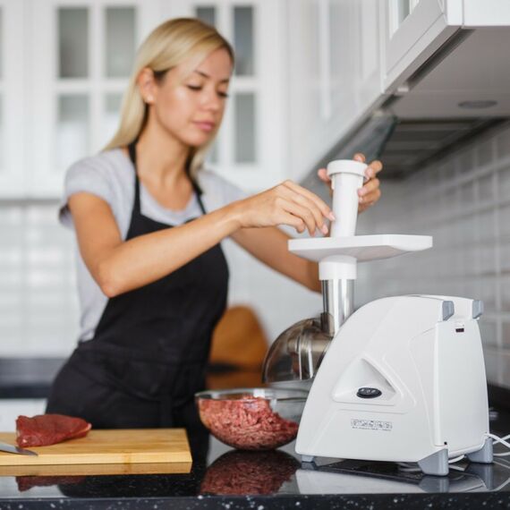 Мясорубки: Мясорубка Аксион М35.02 мощность 1500 Вт, перерабатывает 1.7 кг/мин, корпус из пластика фотографии