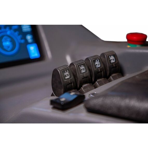 Ричтраки с кабиной: Ричтрак электрический с кабиной TOR CQD20-D 2.0 т, 12.5 м, с камерой и быстрым подъемом [1030866] фотографии